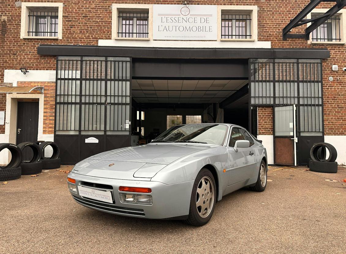 PORSCHE 944 S2
